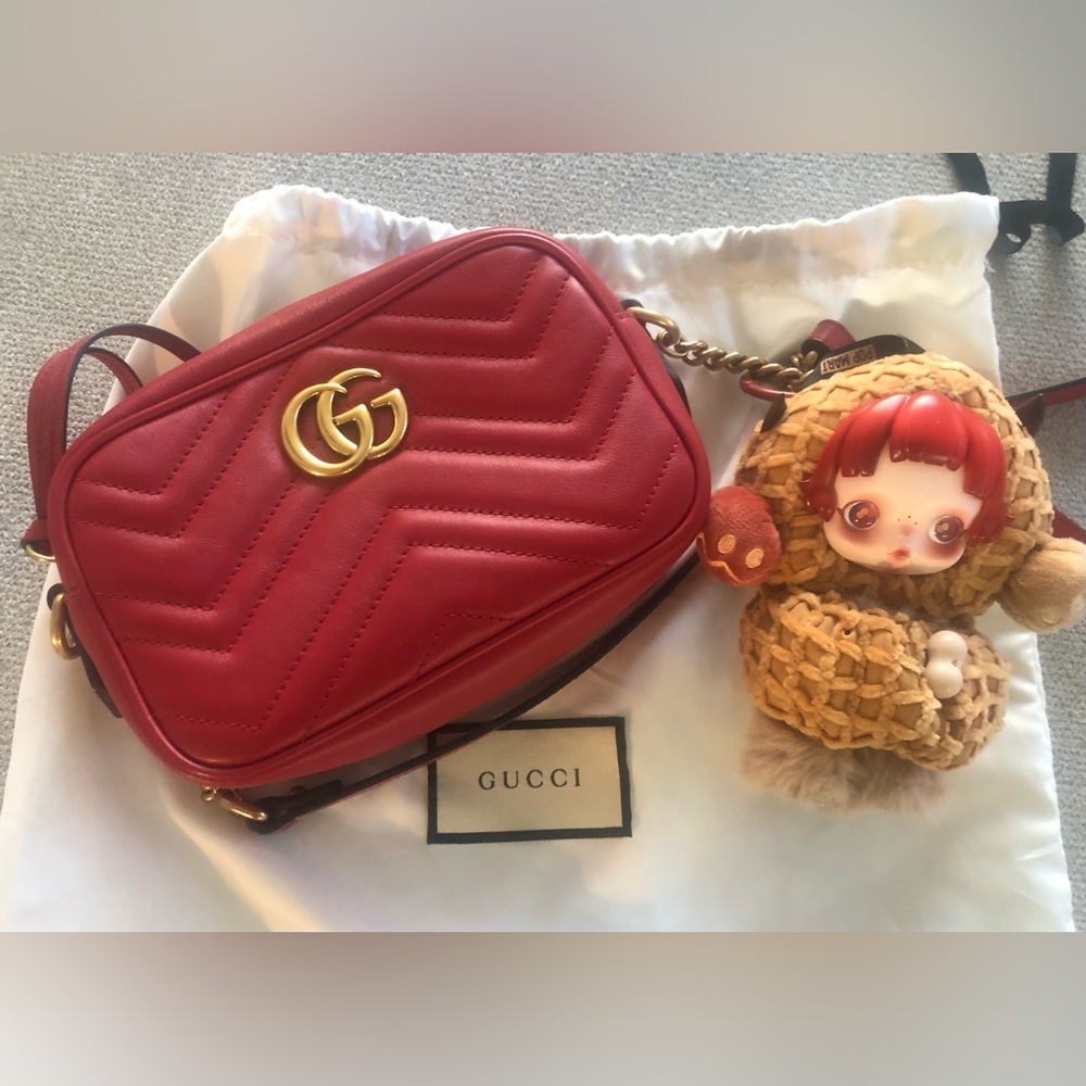Gucci Authentic Red Quilted Chevron Crossbody Bag - Picture 10 of 11